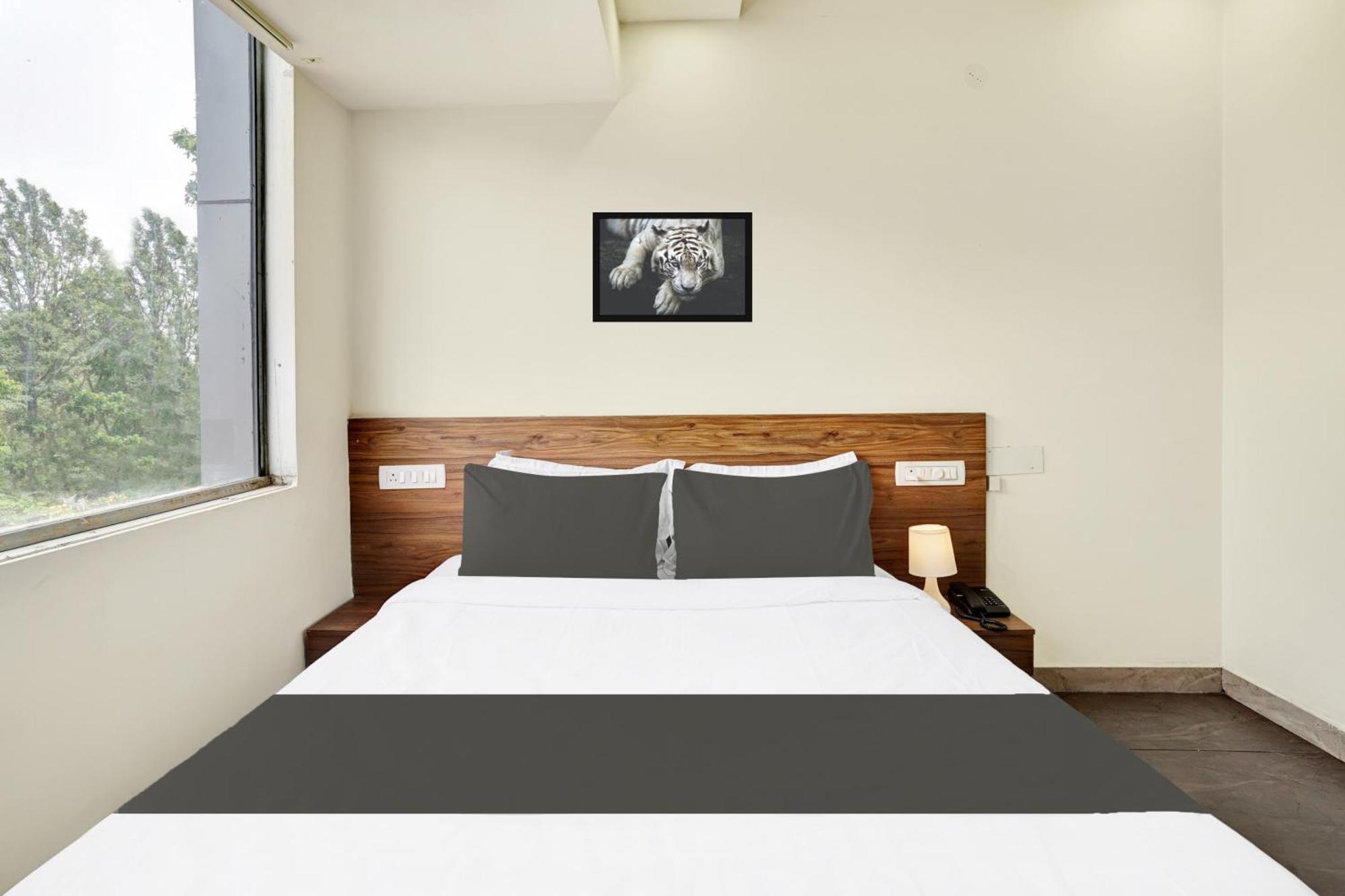 Hotel O Gayathri Metro Deluxe Бенґалуру Екстер'єр фото